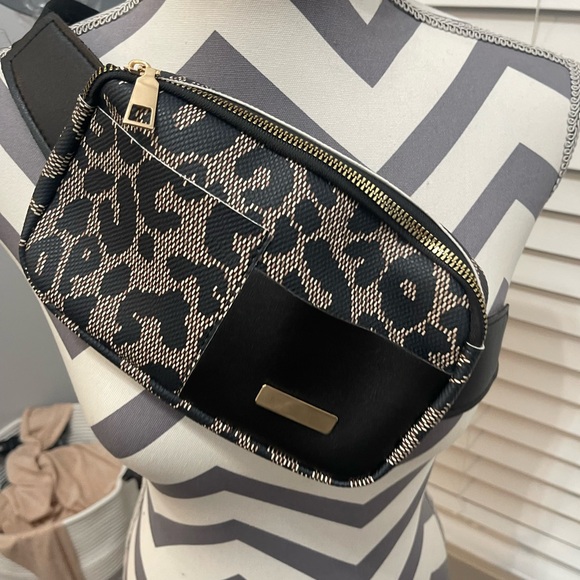 Crossbody bag new from Temu great condition, black and brown great gift - Picture 2 of 8